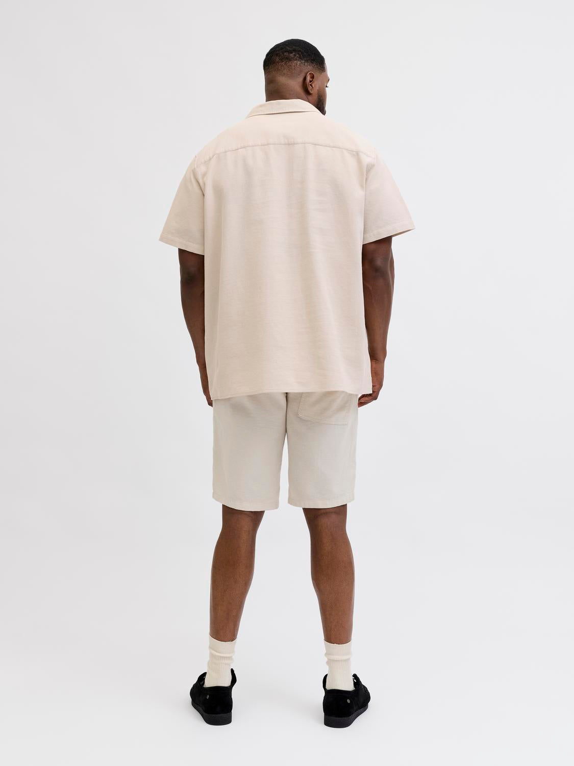 model_shot-back