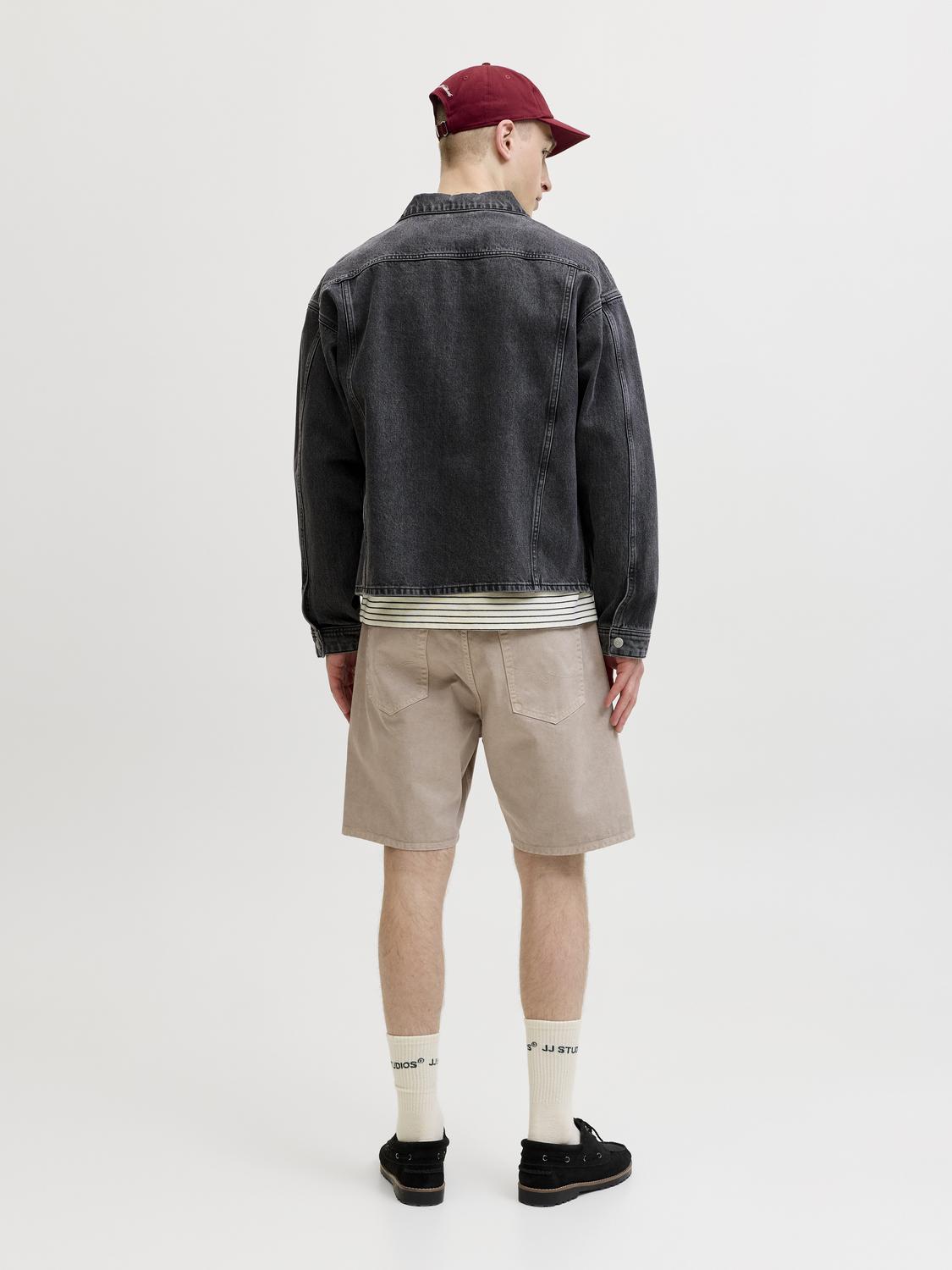 model_shot-back