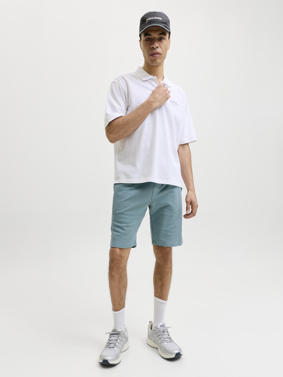 model_shot-creative