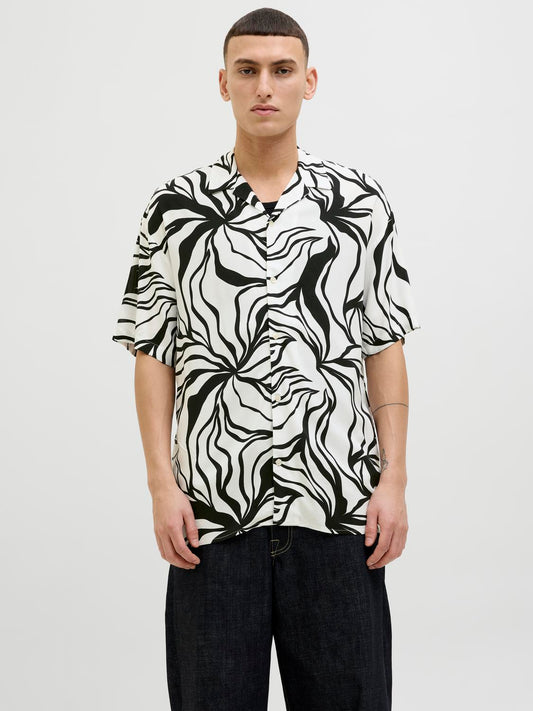 model_shot-front
