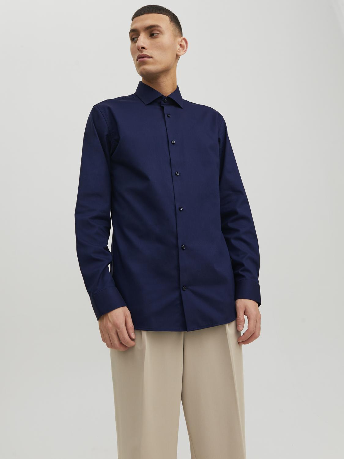 model_shot-front