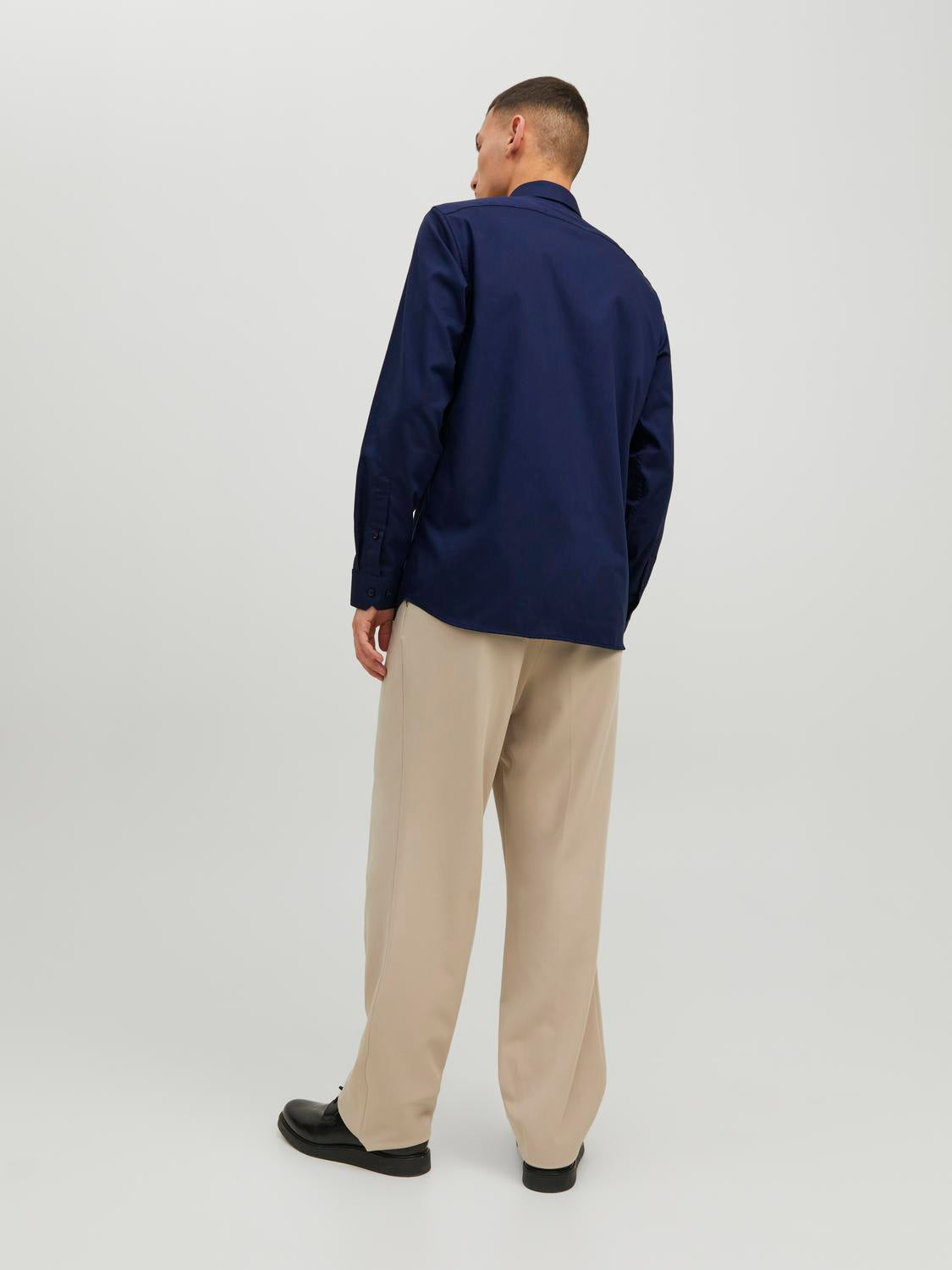 model_shot-back