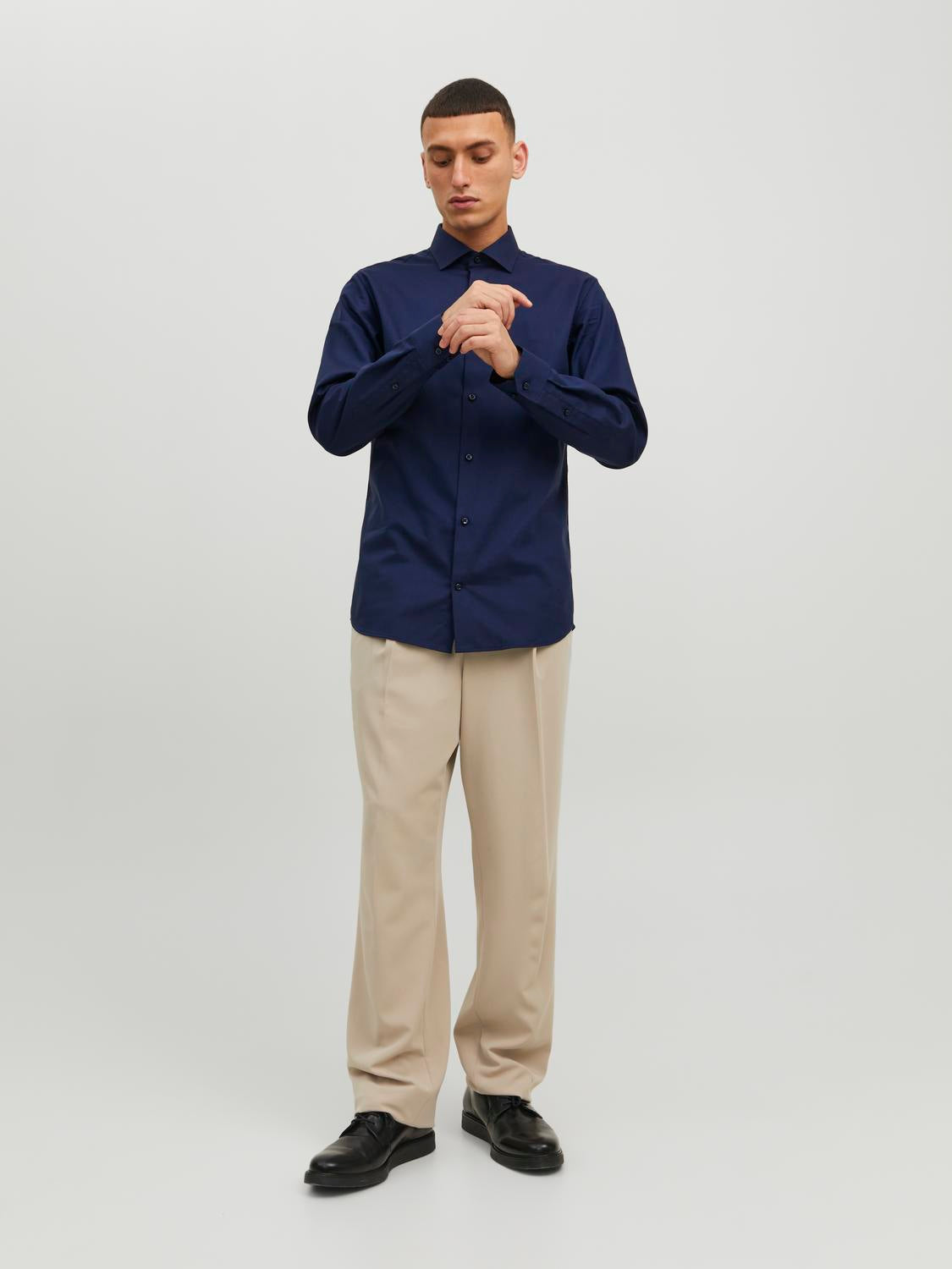 model_shot-front_full