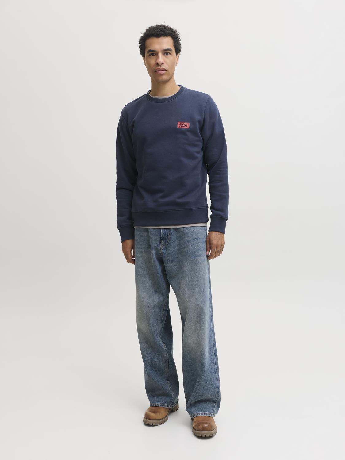 model_shot-front_full