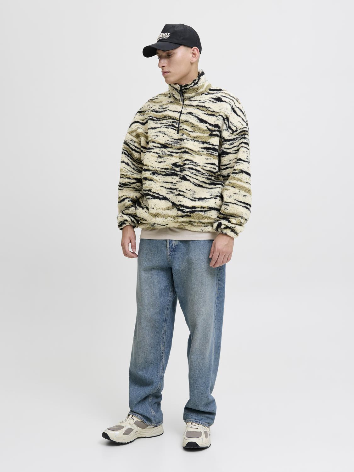 model_shot-front_full