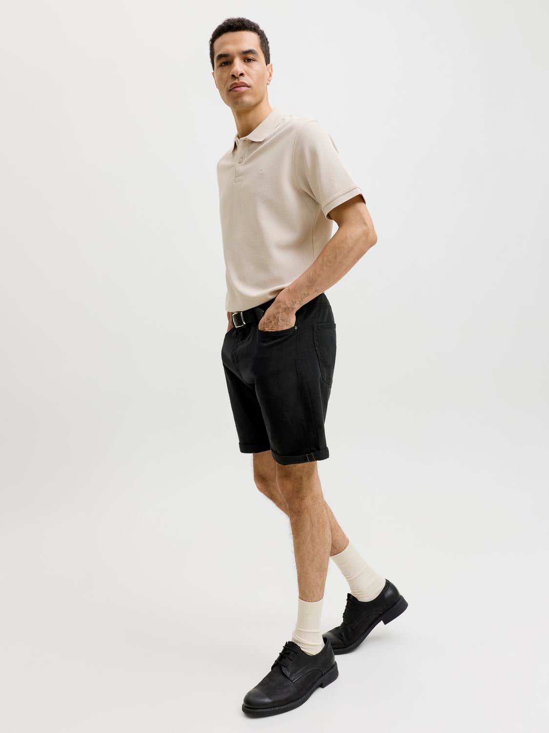 model_shot-creative