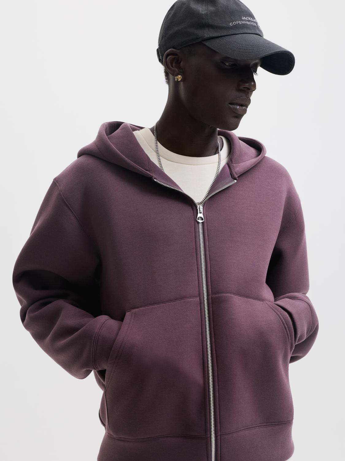 model_shot-creative
