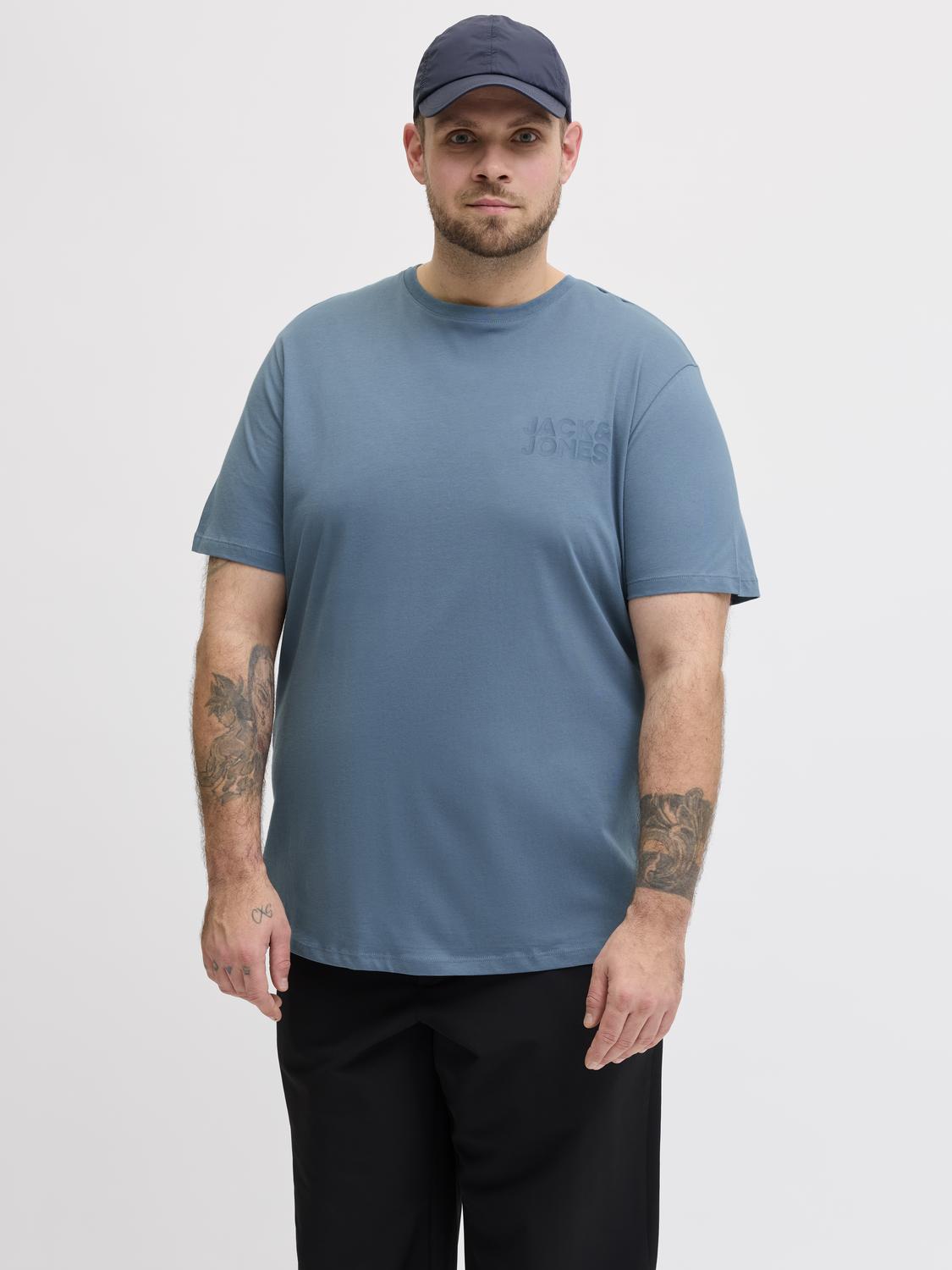 model_shot-front