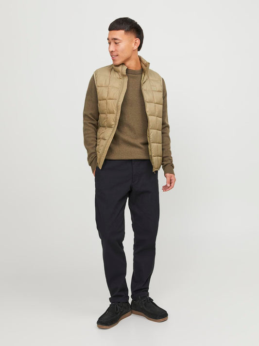 model_shot-front_full