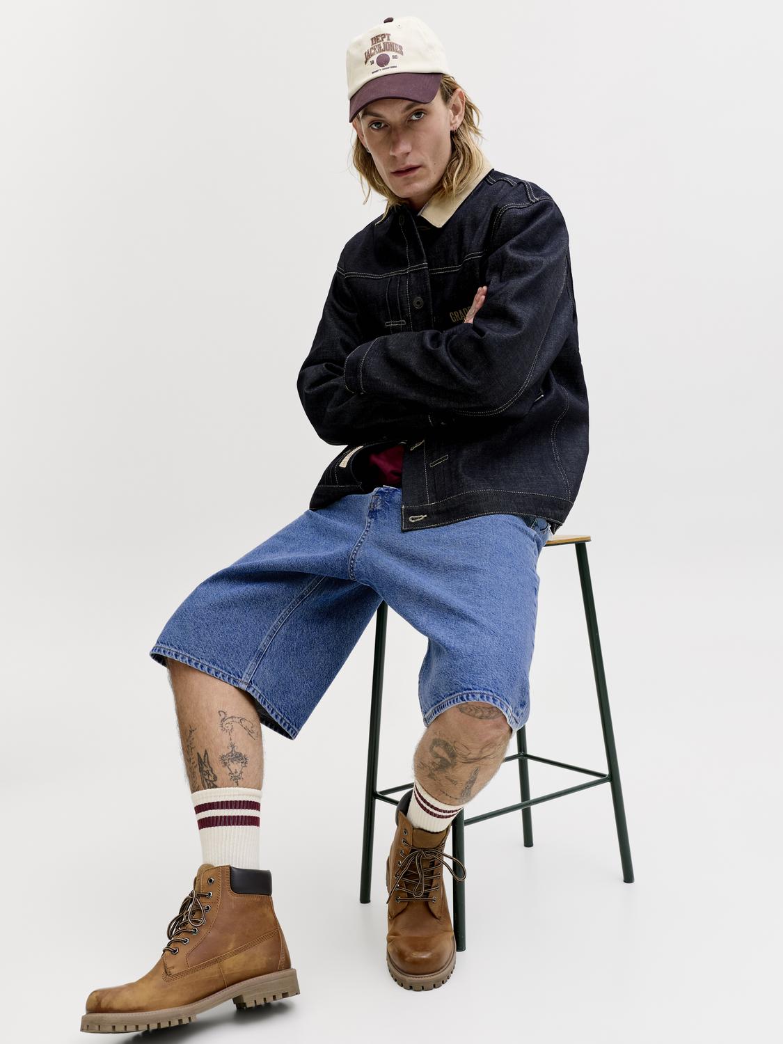 model_shot-creative