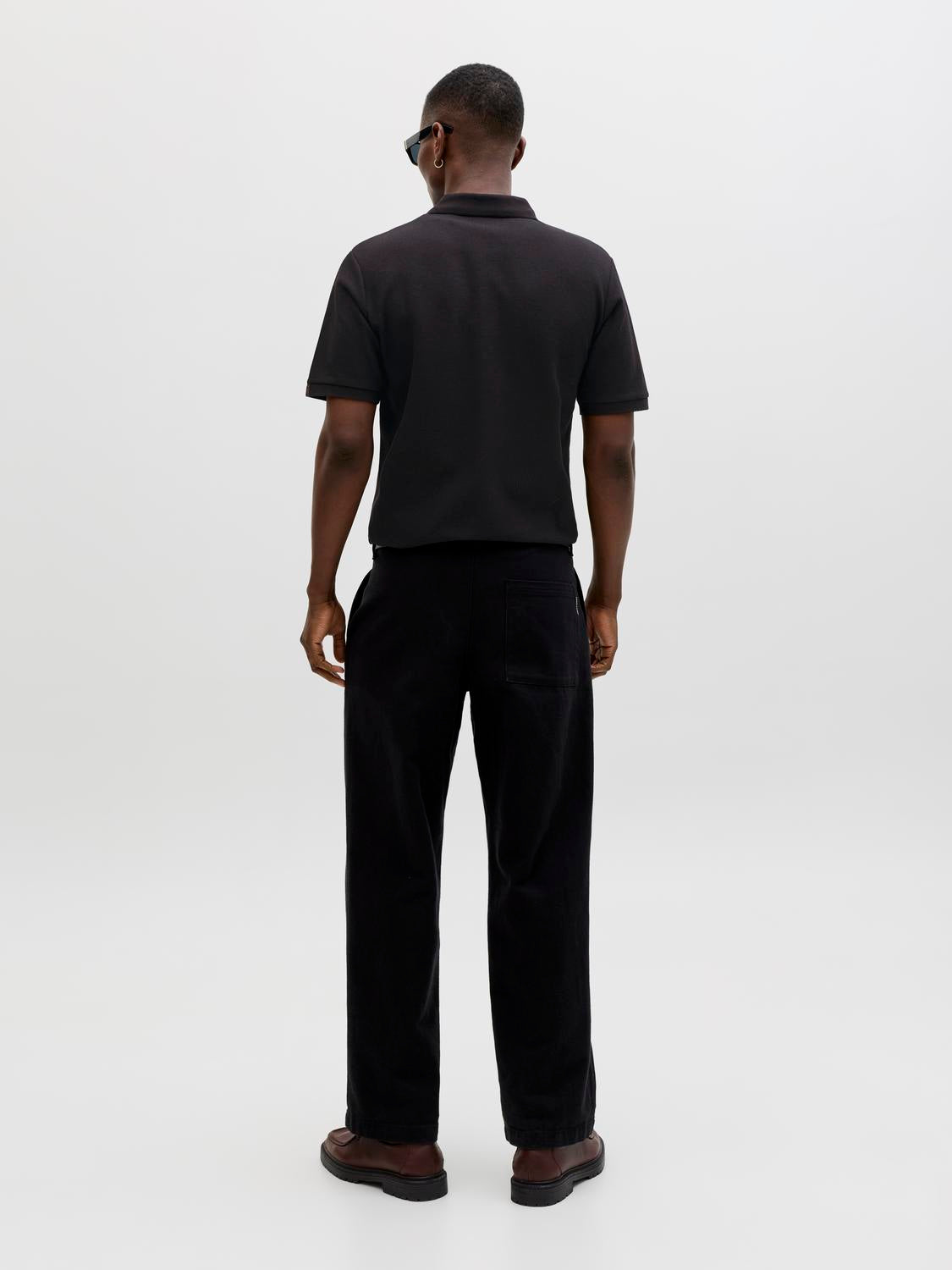 model_shot-back