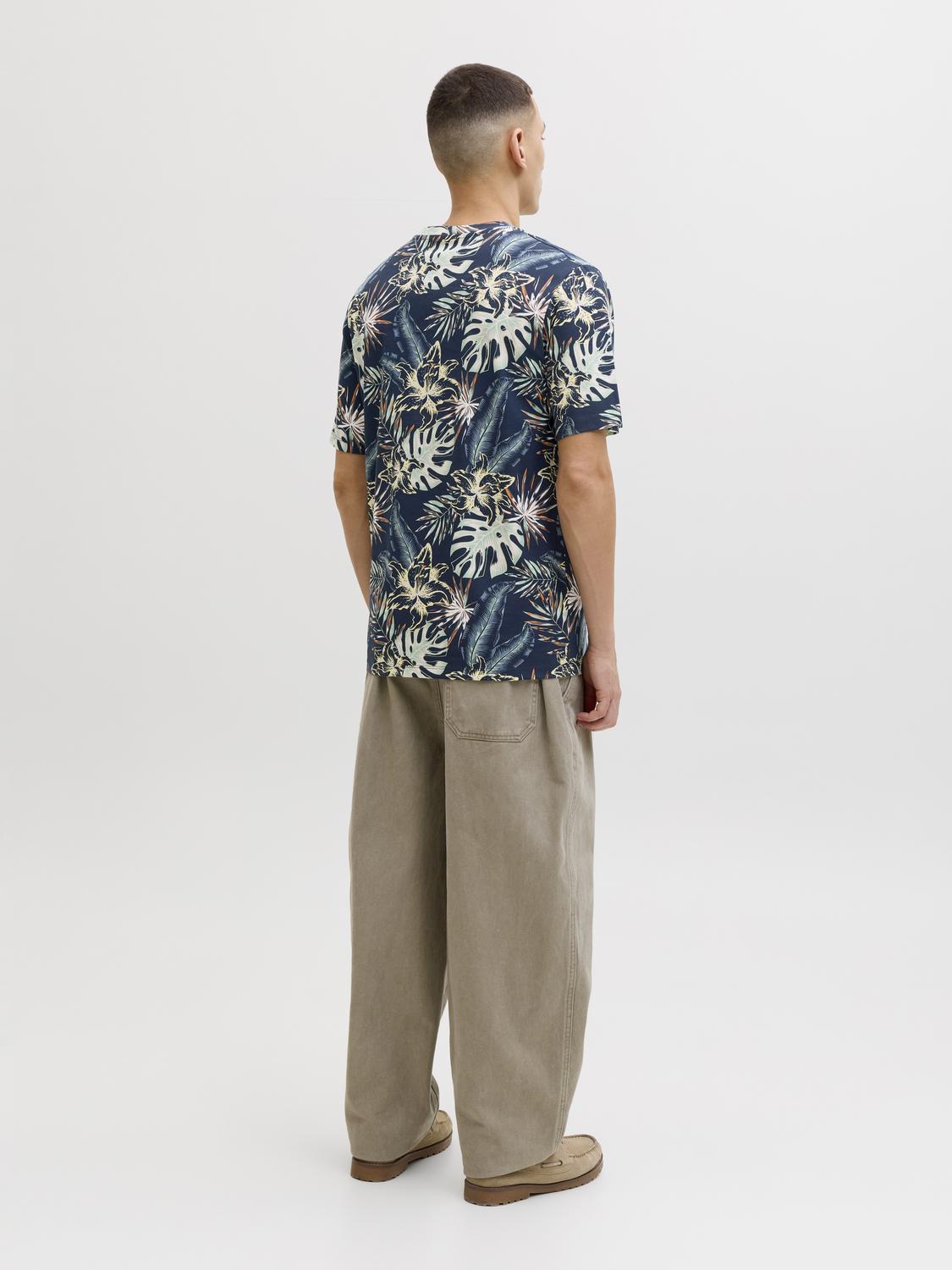 model_shot-back