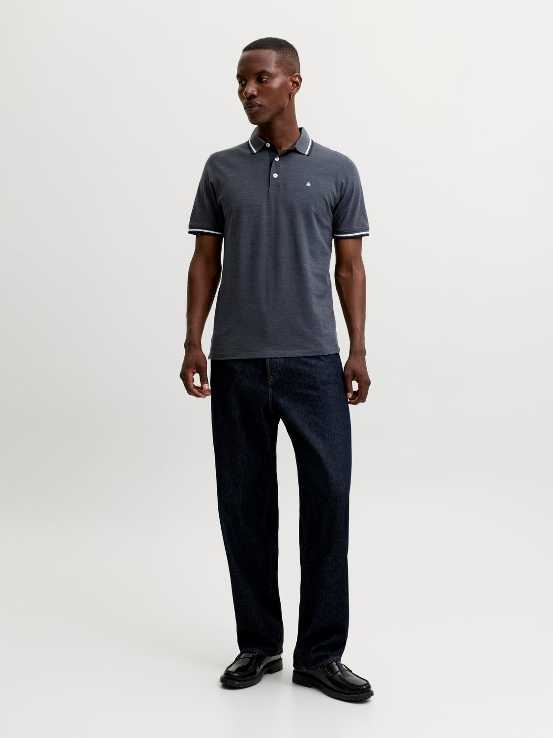 model_shot-front_full