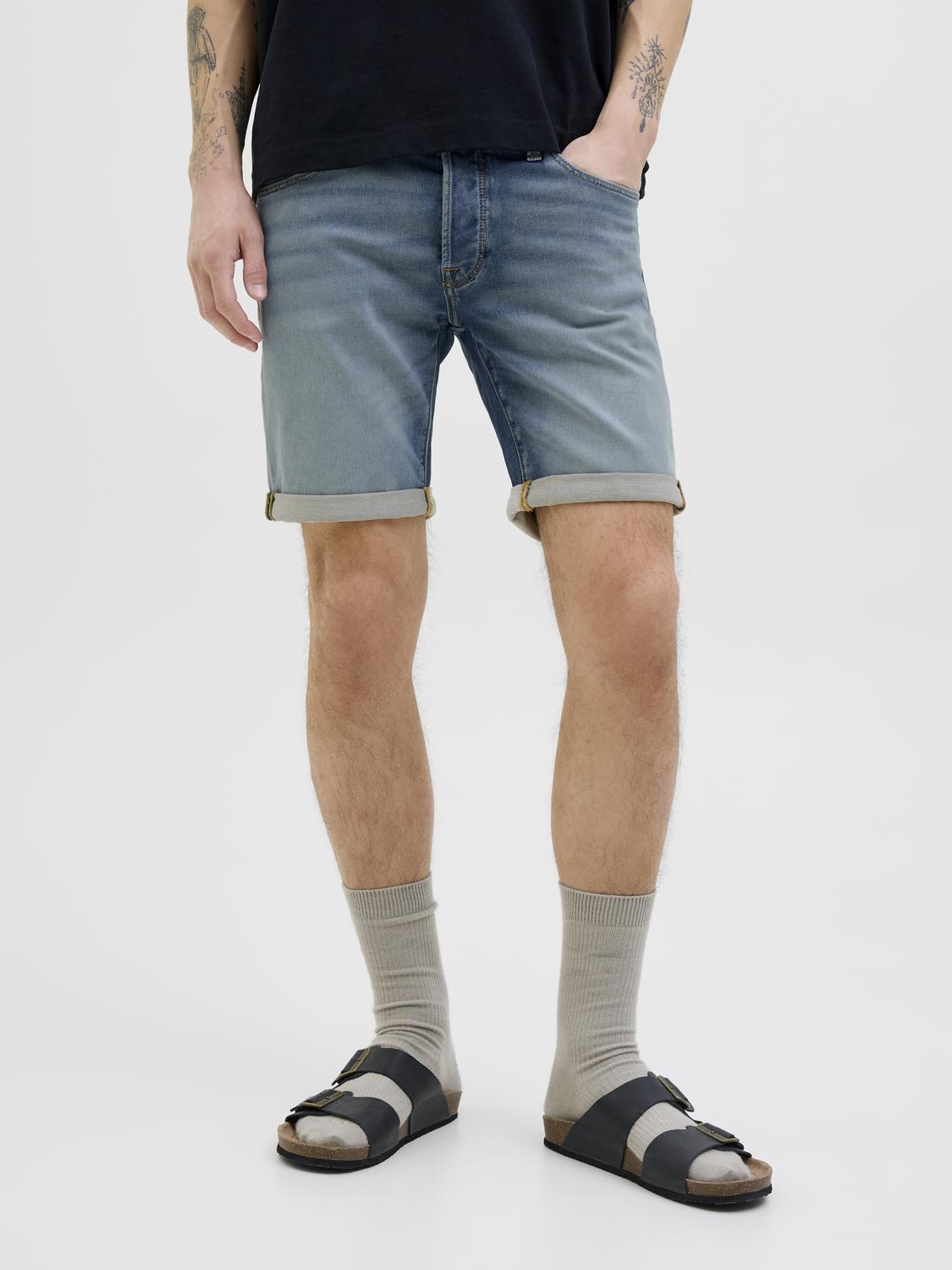 model_shot-front