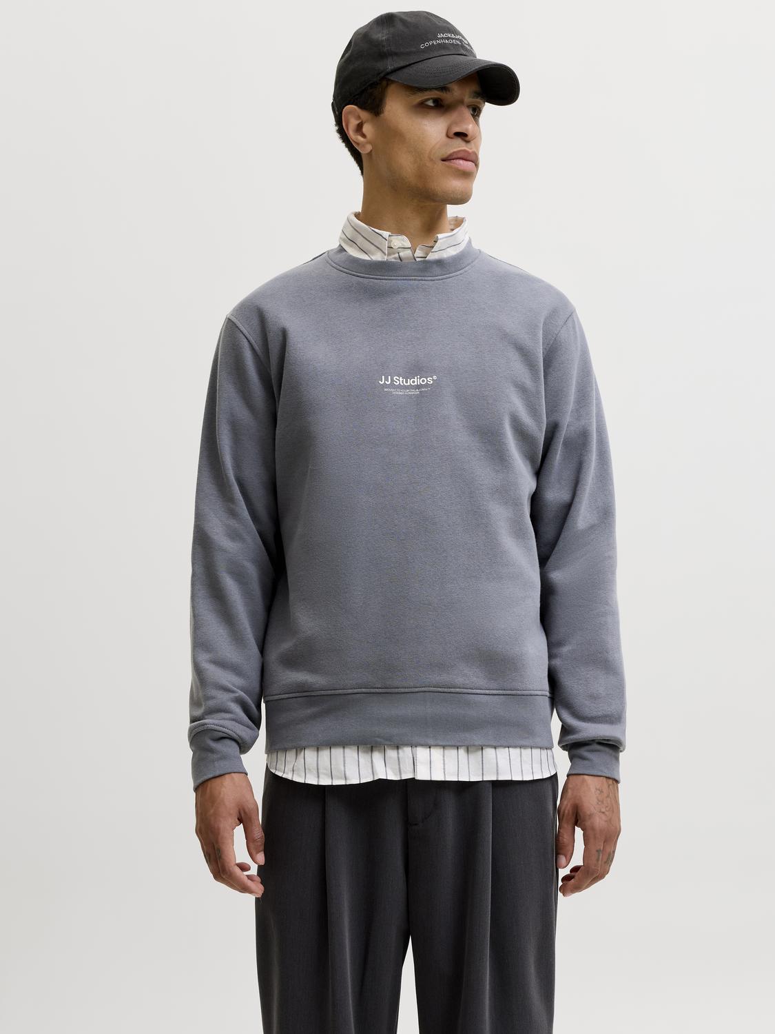 model_shot-front