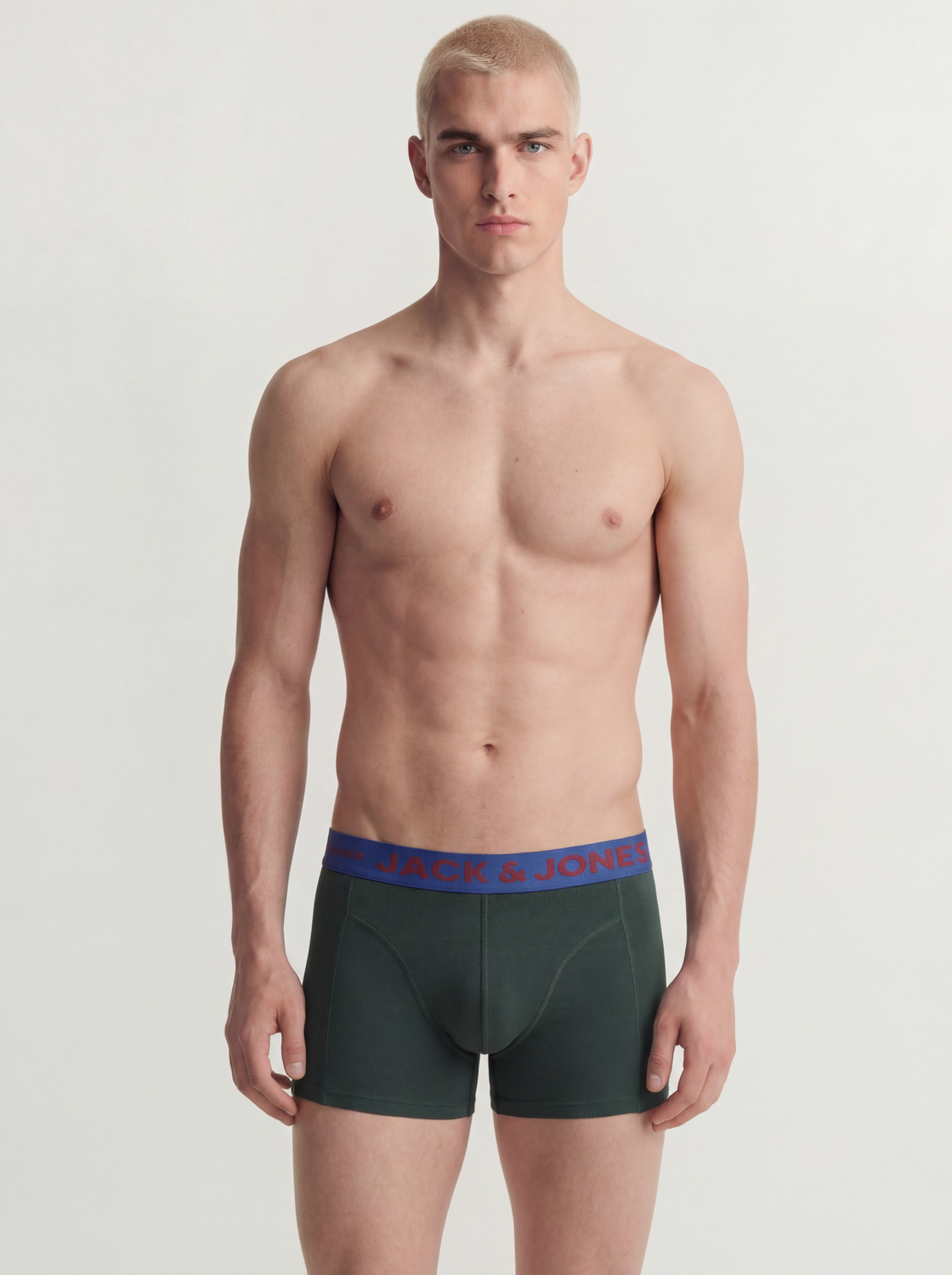 model_shot-creative