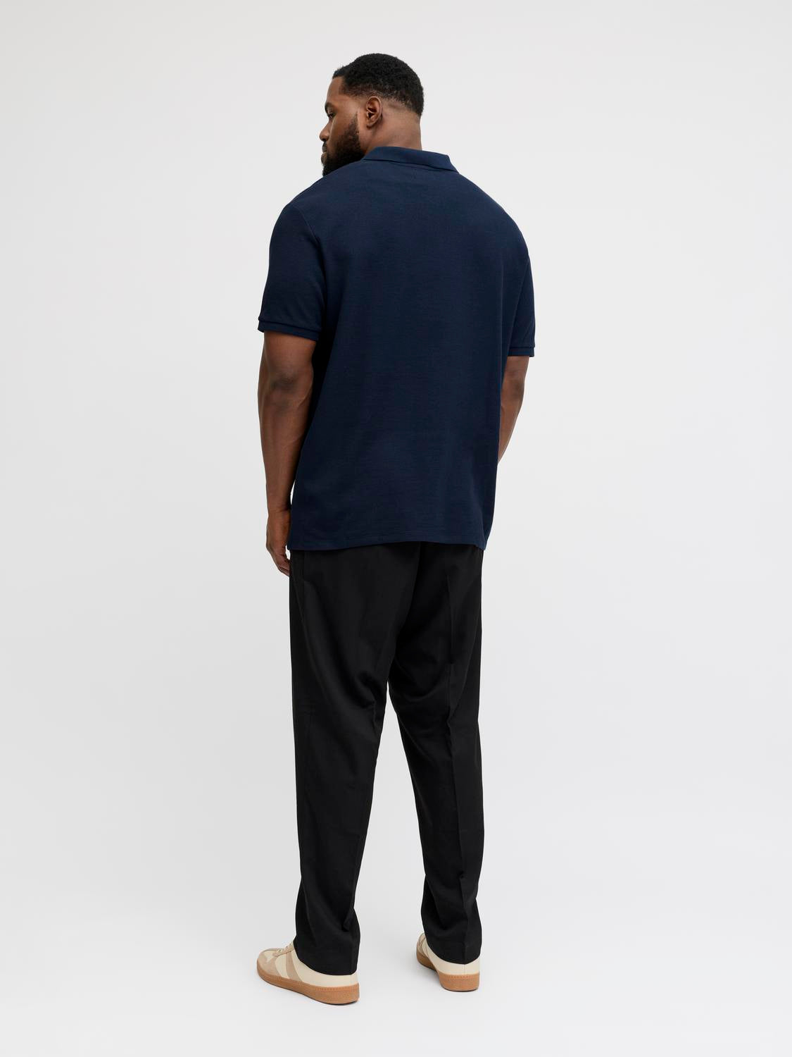 model_shot-back