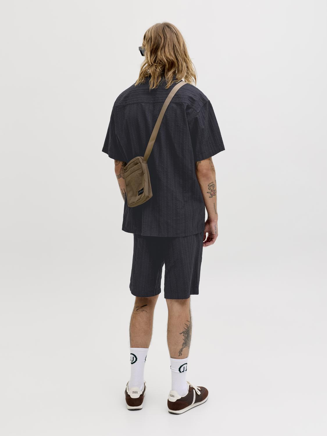 model_shot-back