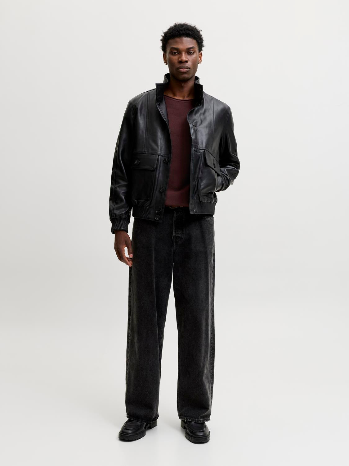 model_shot-front_full