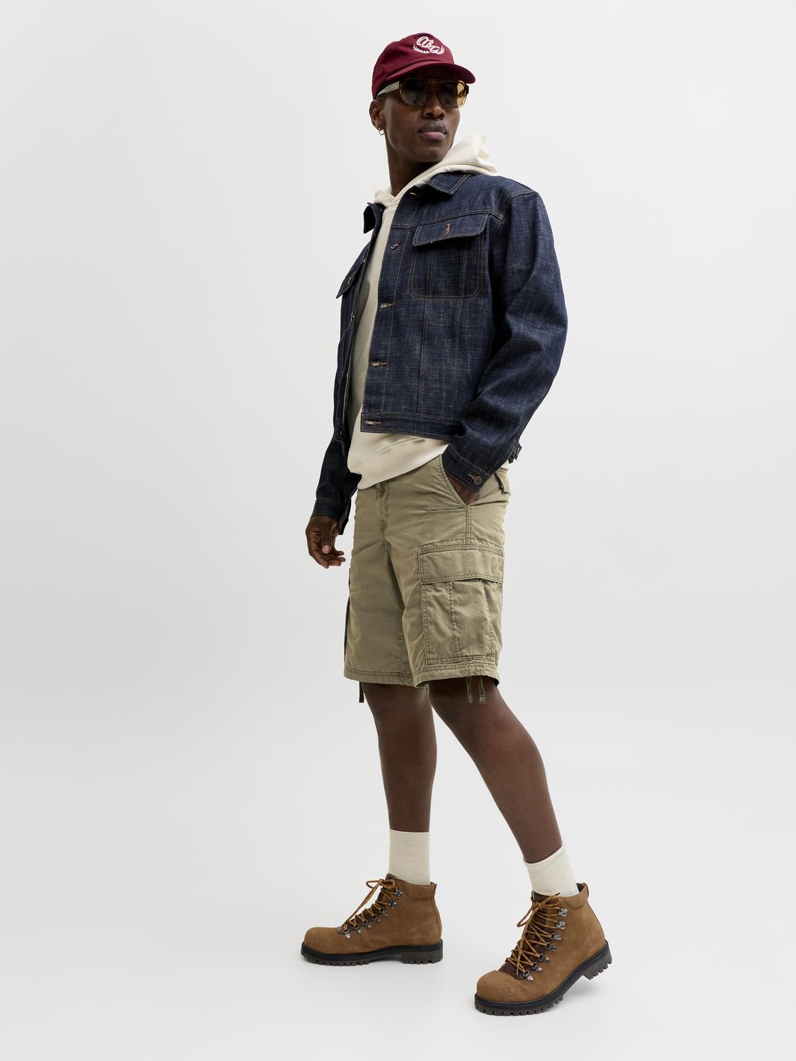 model_shot-creative