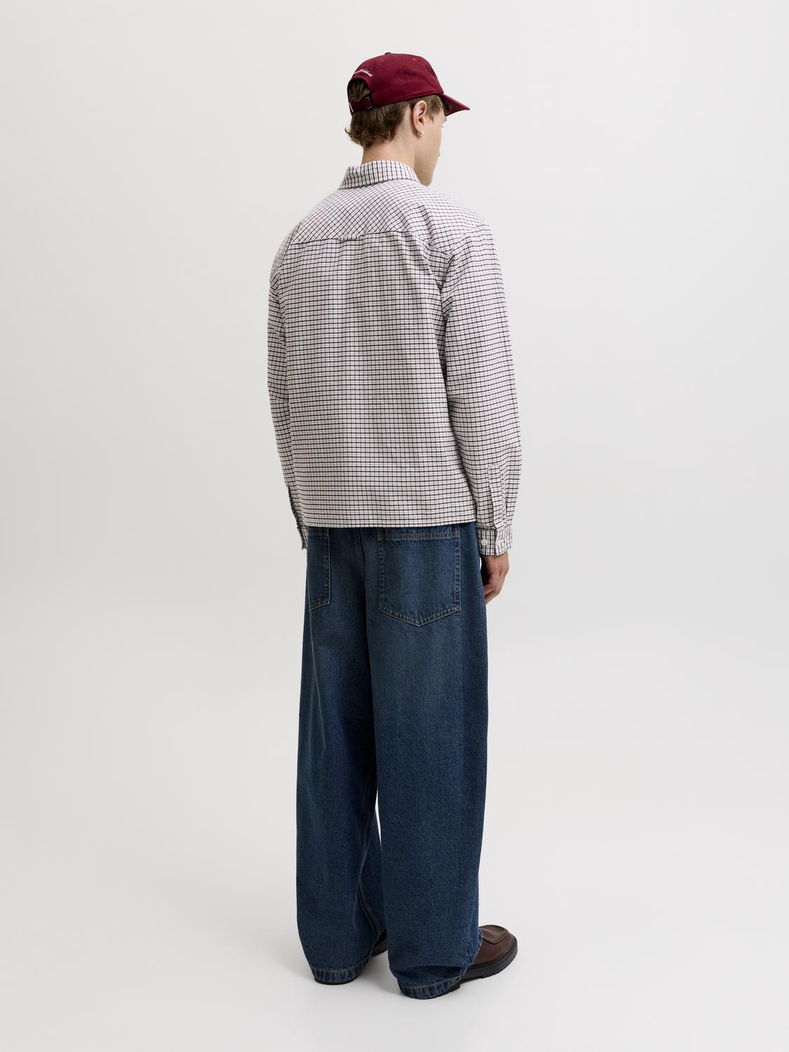 model_shot-back