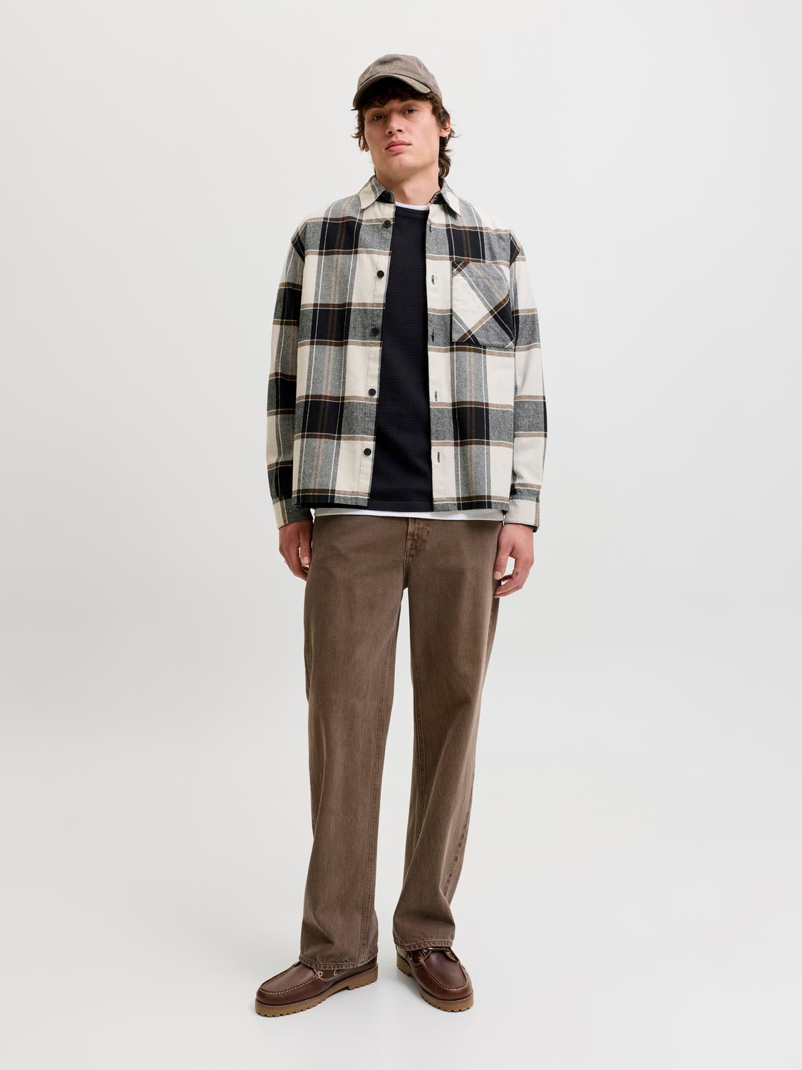 model_shot-front_full