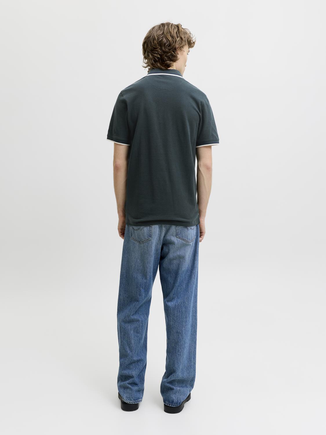 model_shot-back