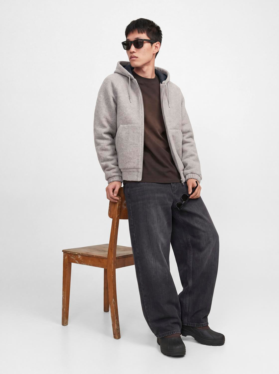 model_shot-creative