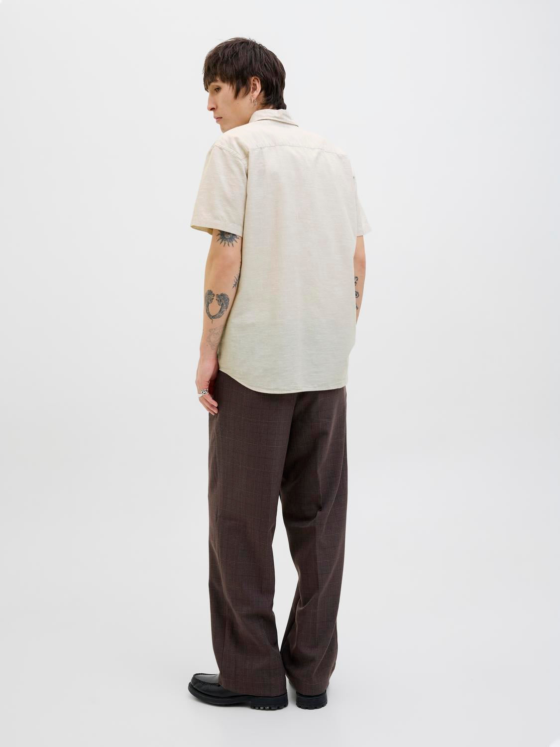 model_shot-back