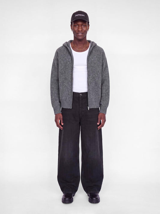 model_shot-front_full