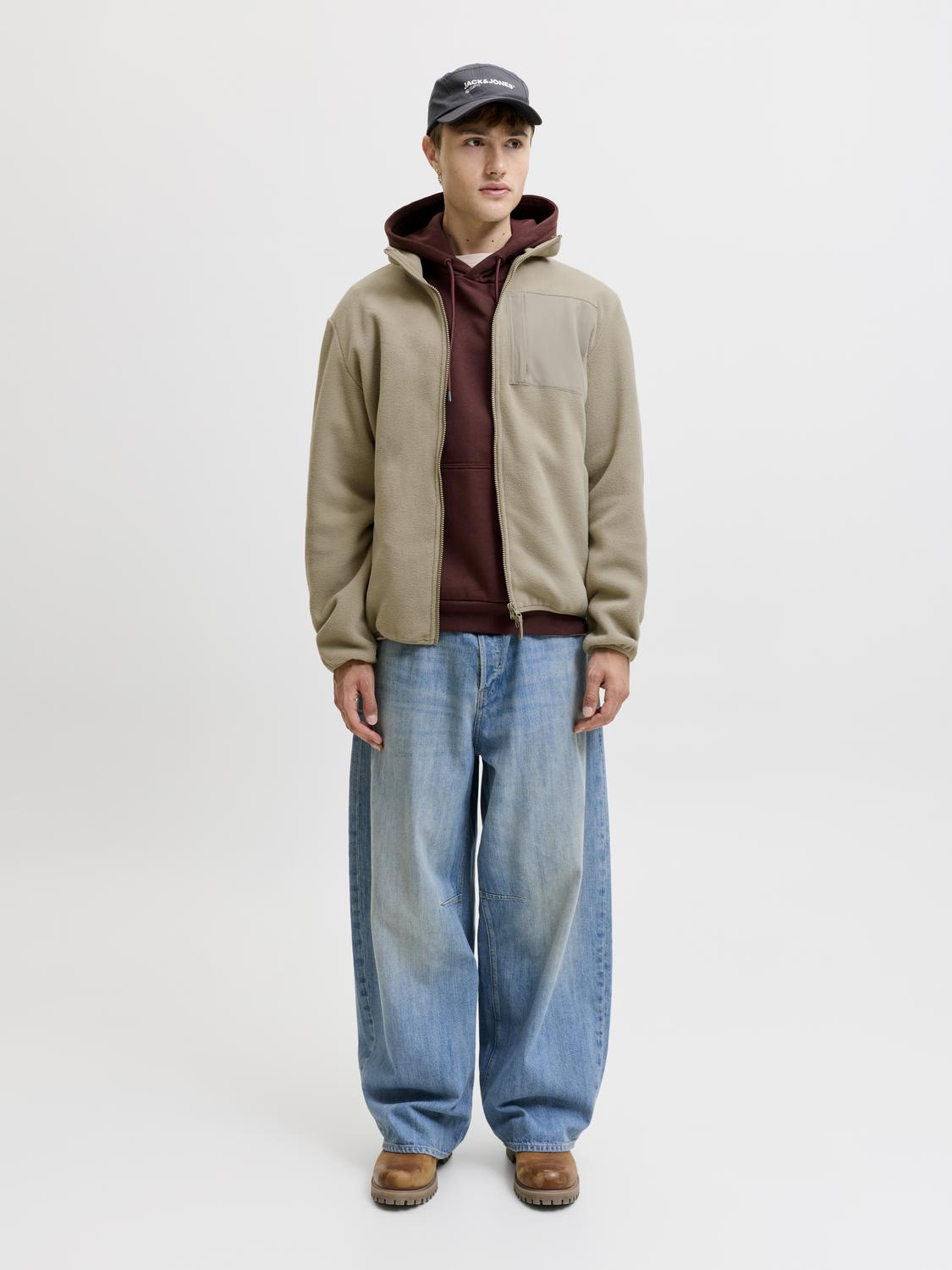 model_shot-front_full