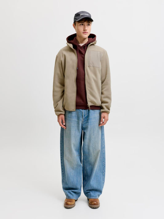 model_shot-front_full