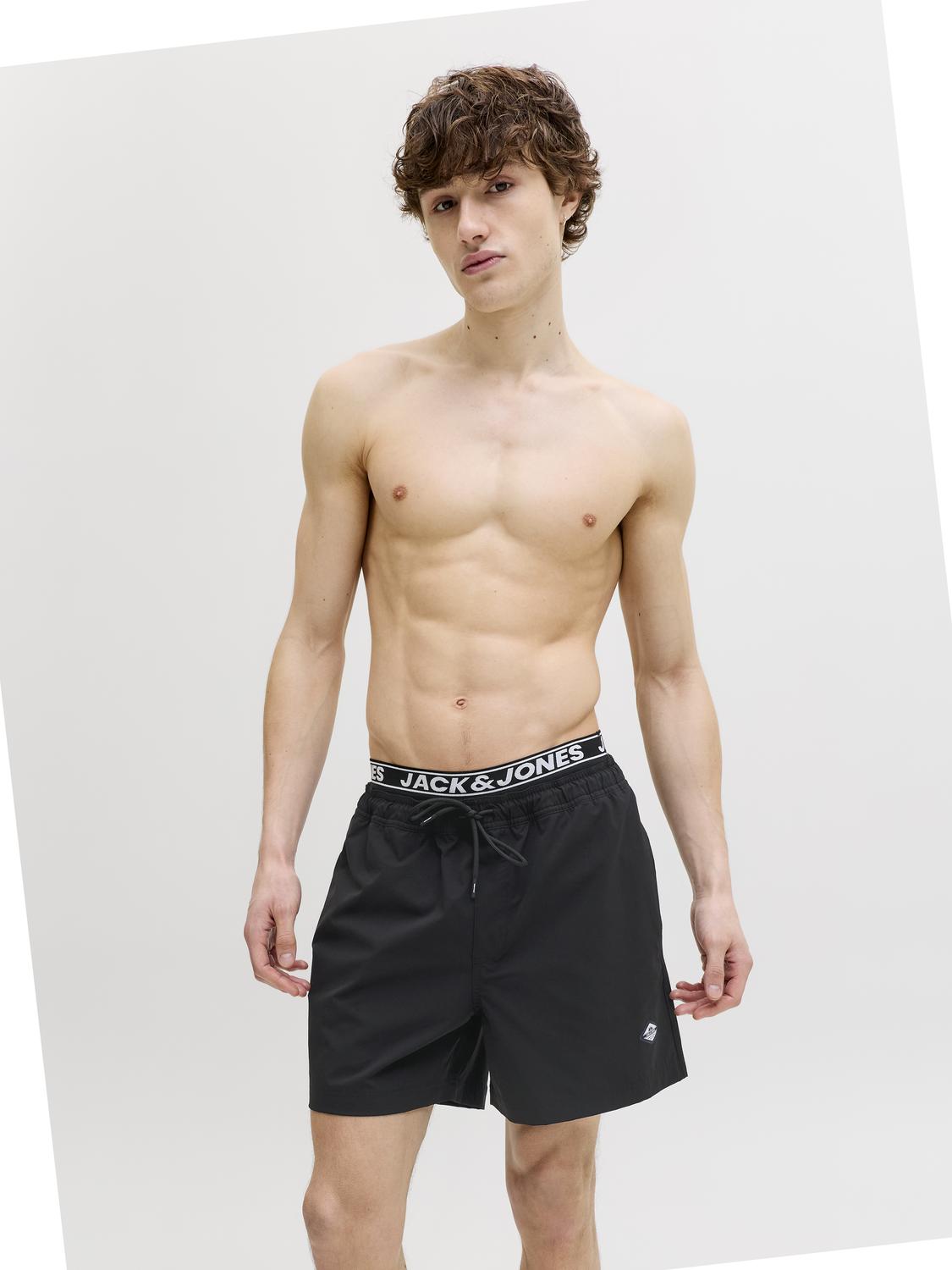 model_shot-creative