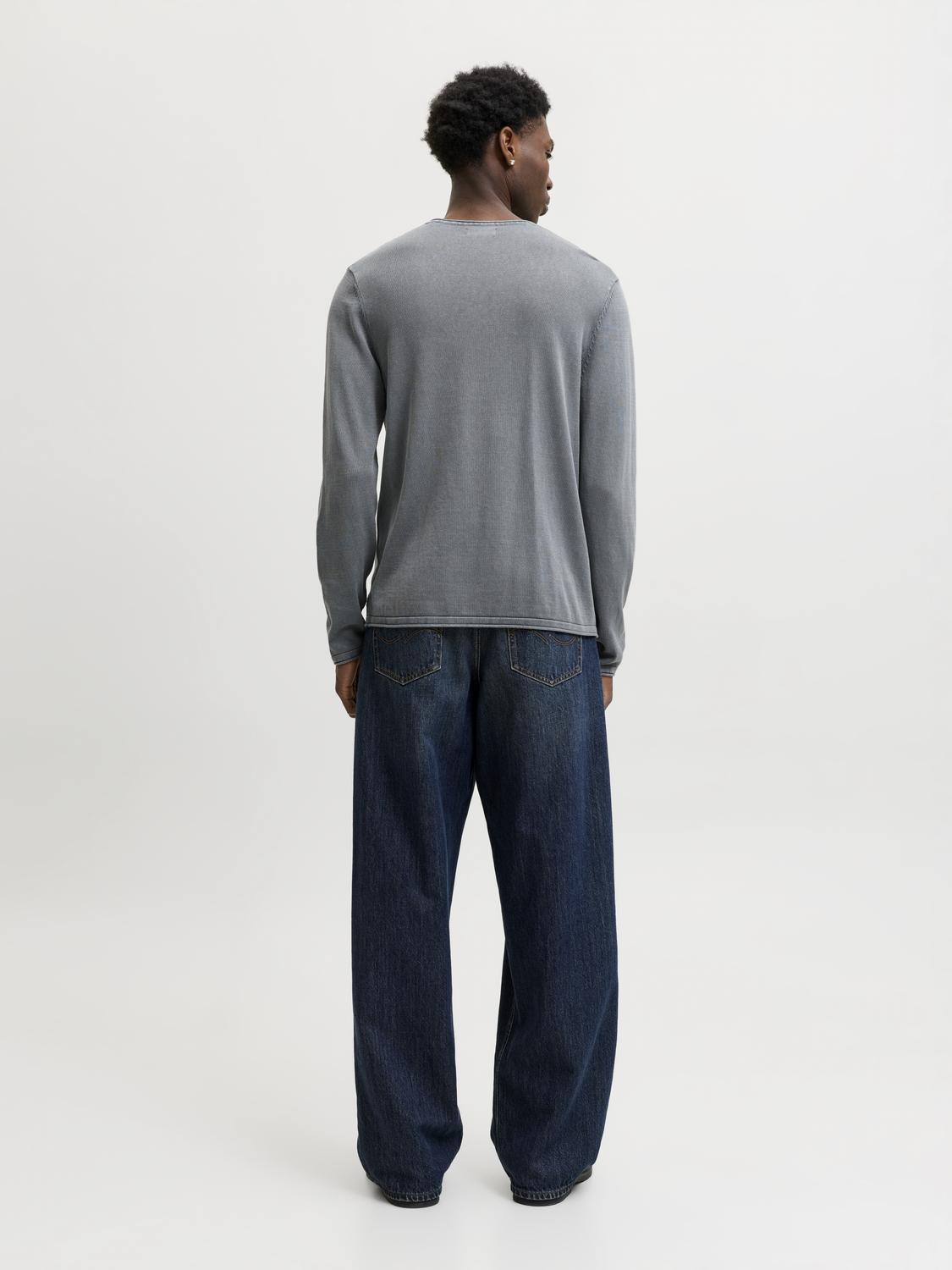 model_shot-back