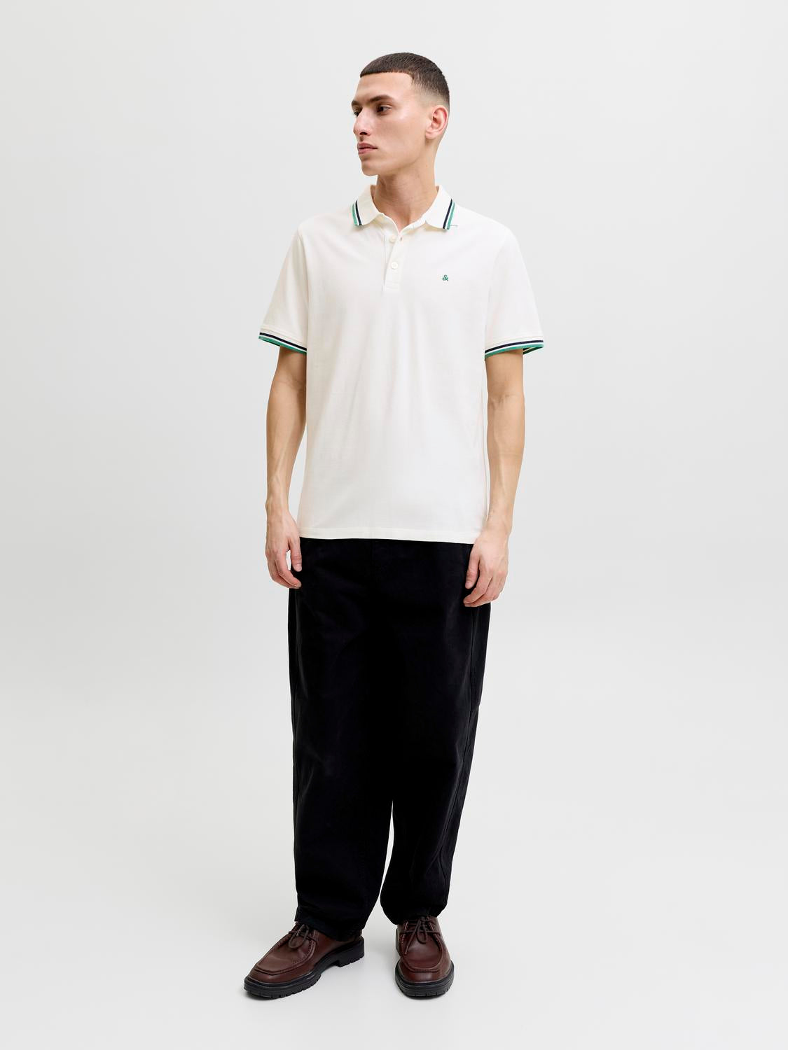 model_shot-front_full