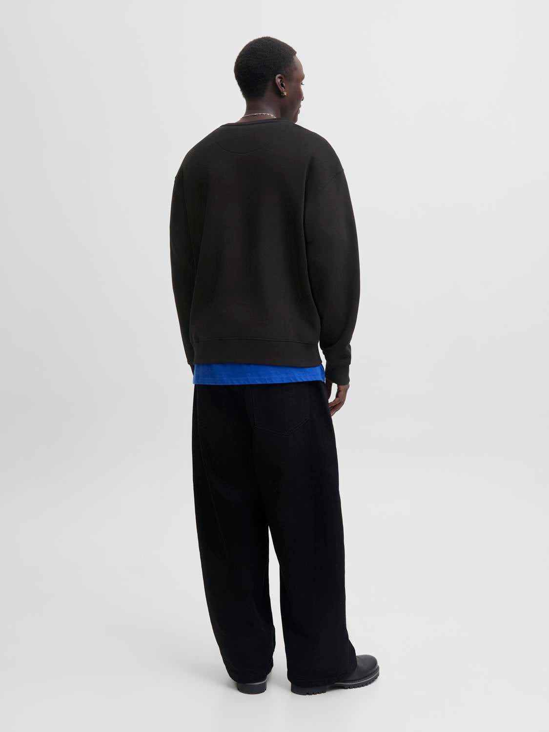 model_shot-back