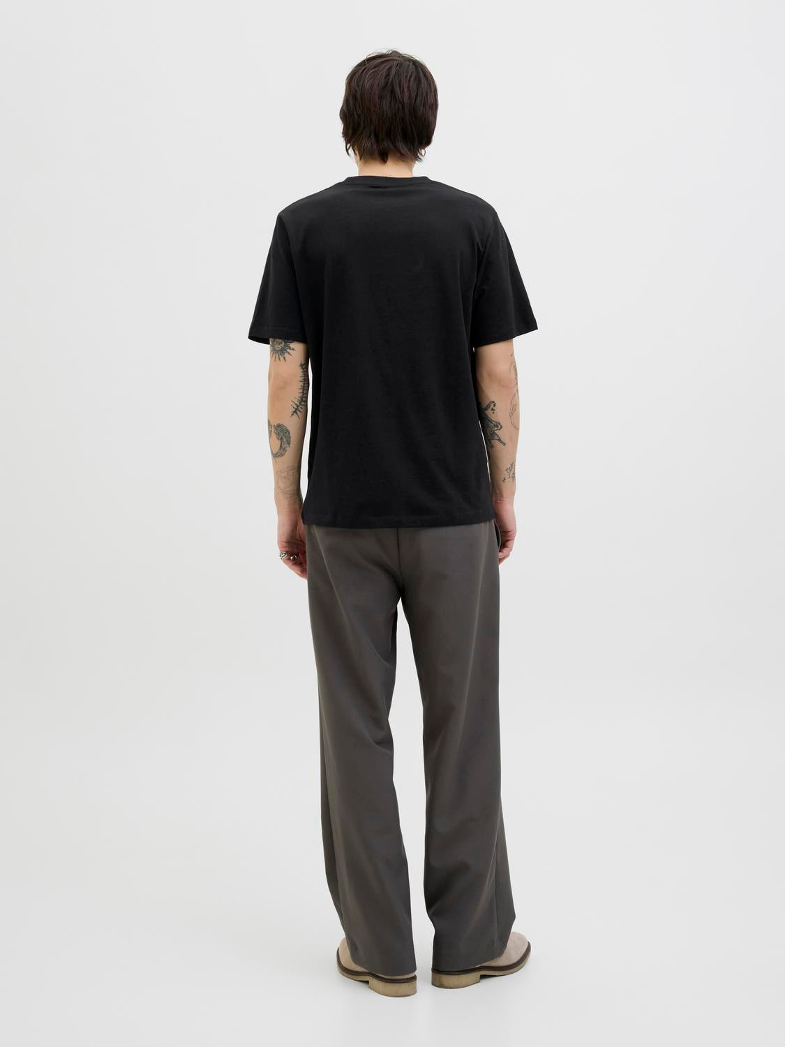 model_shot-back