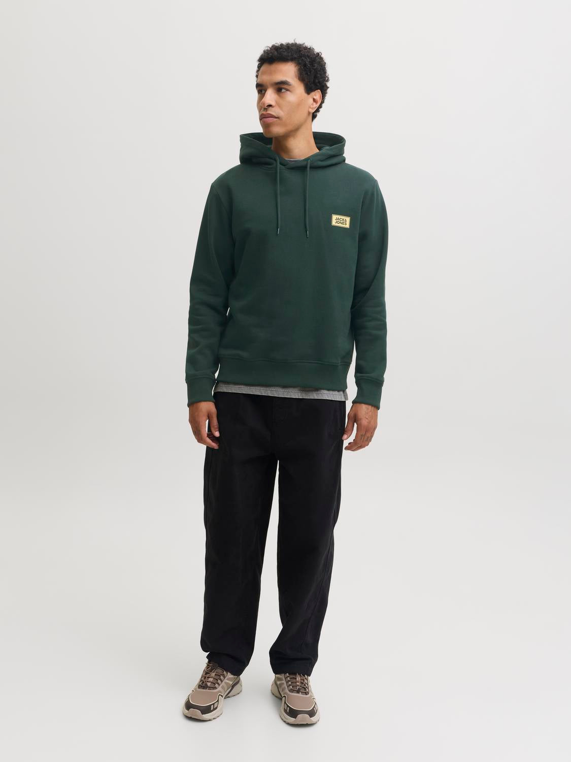 model_shot-front_full
