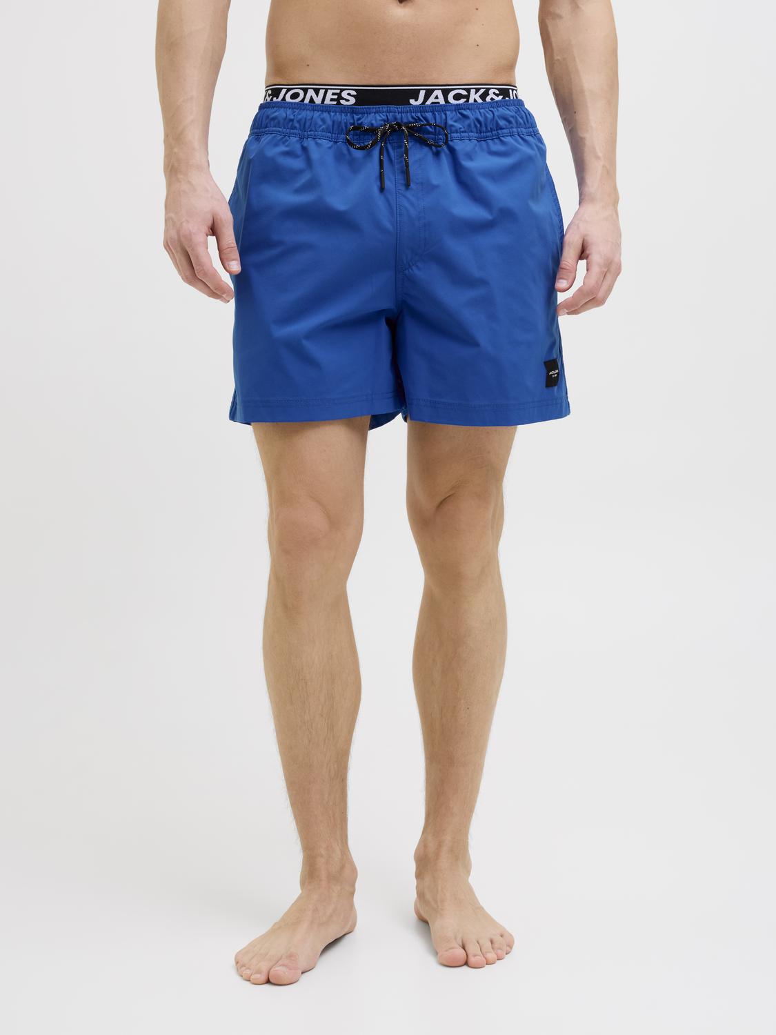 model_shot-front