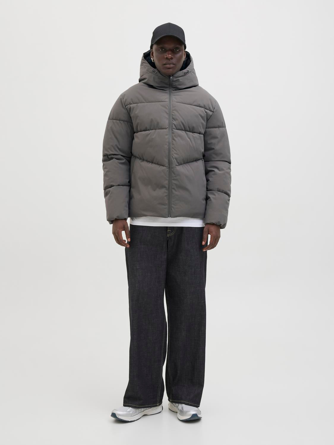 model_shot-front_full