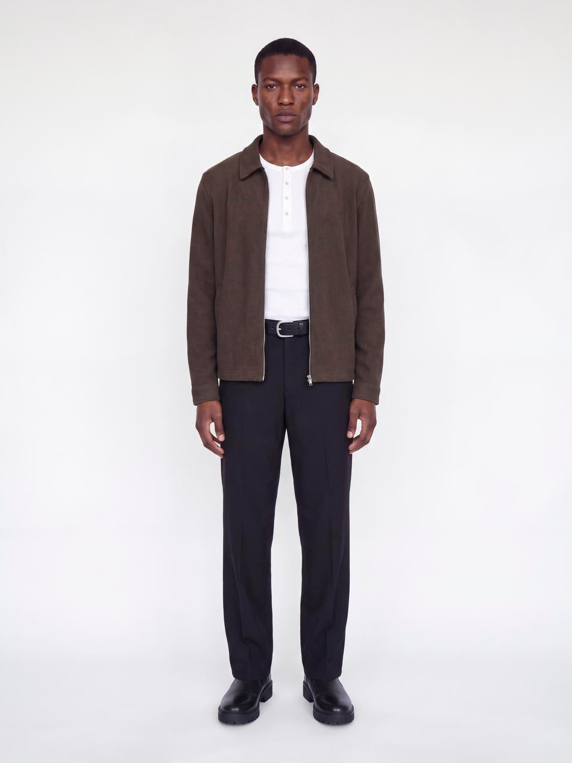 model_shot-front_full