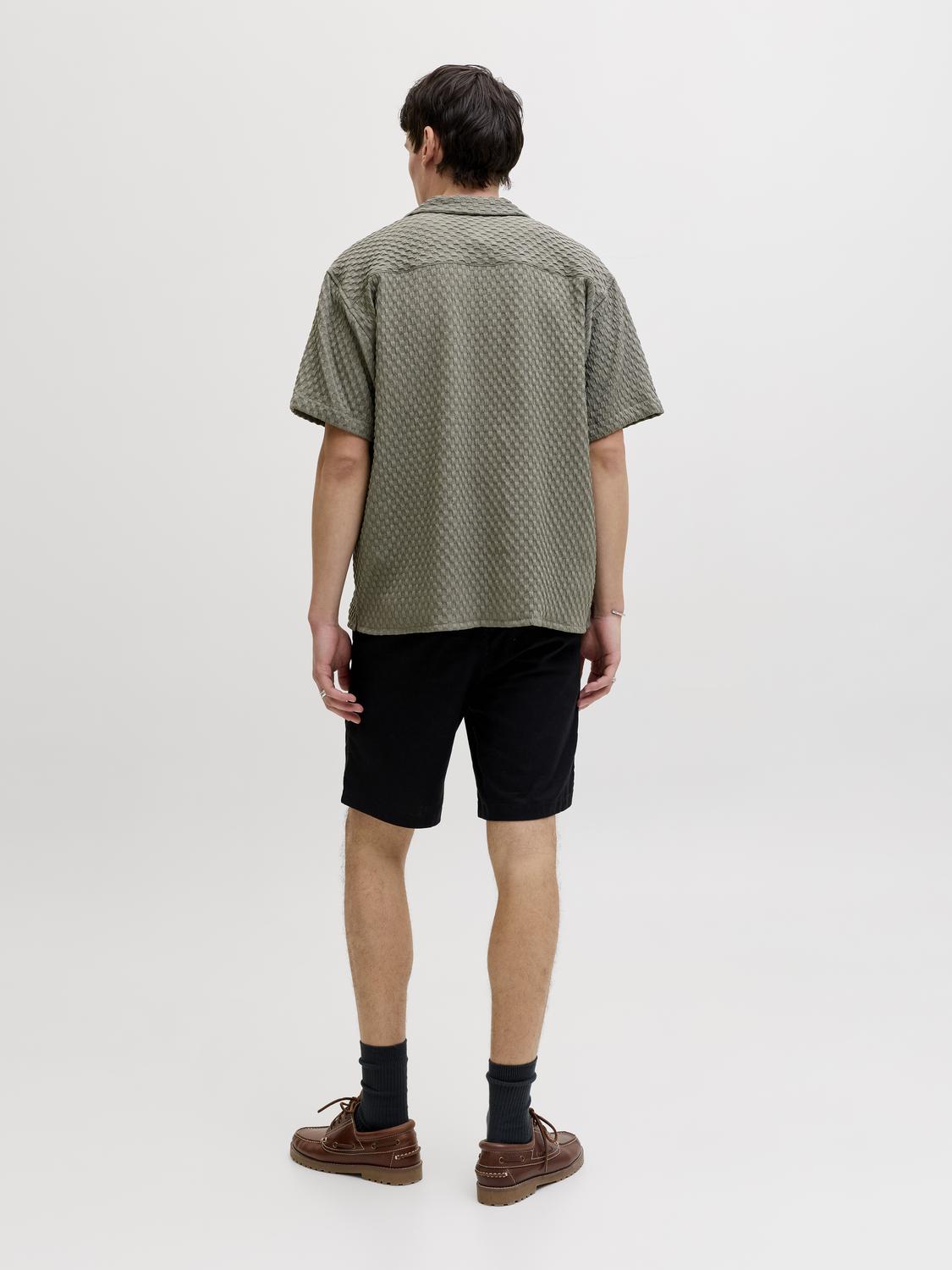model_shot-back