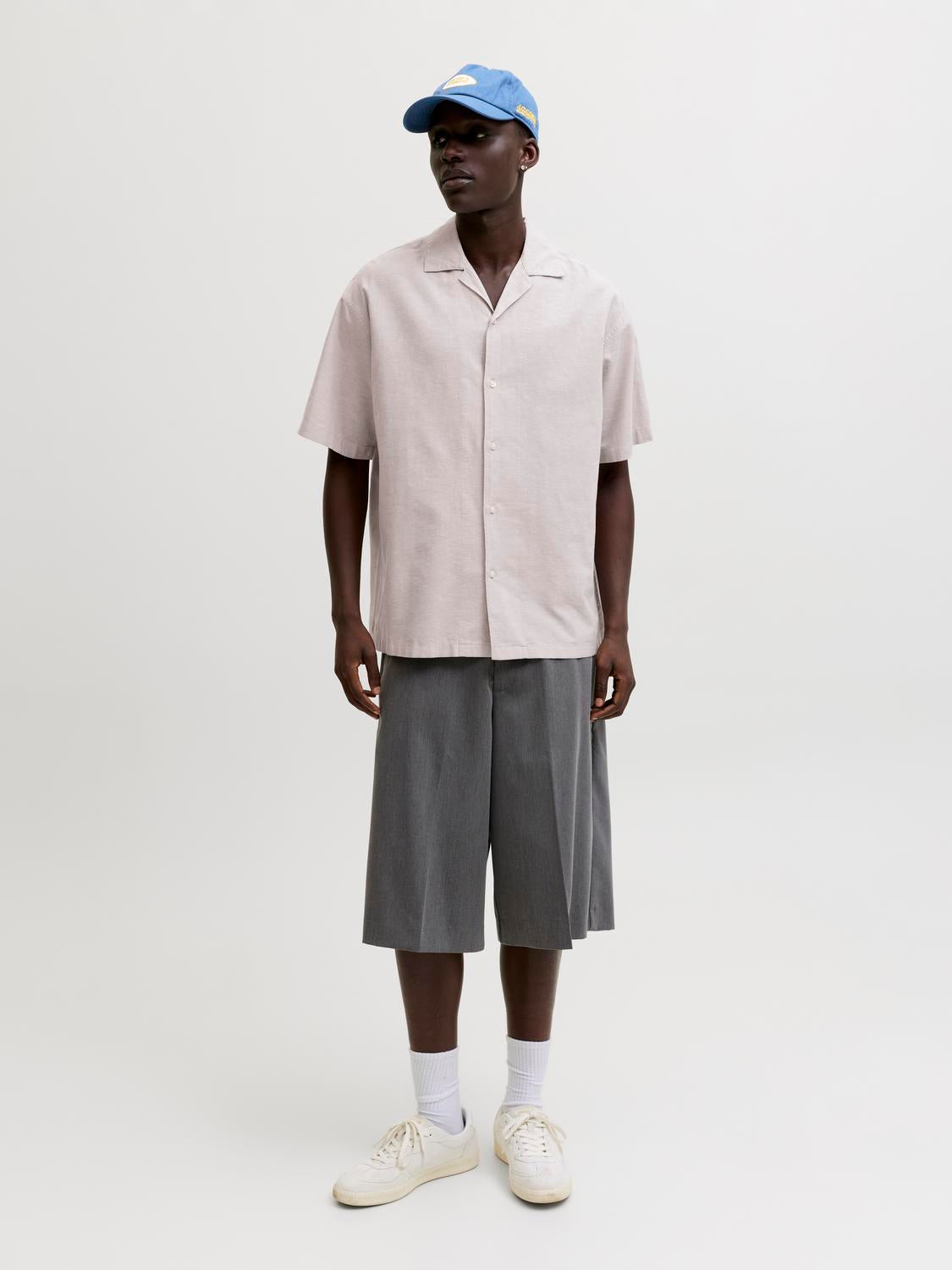 model_shot-front_full