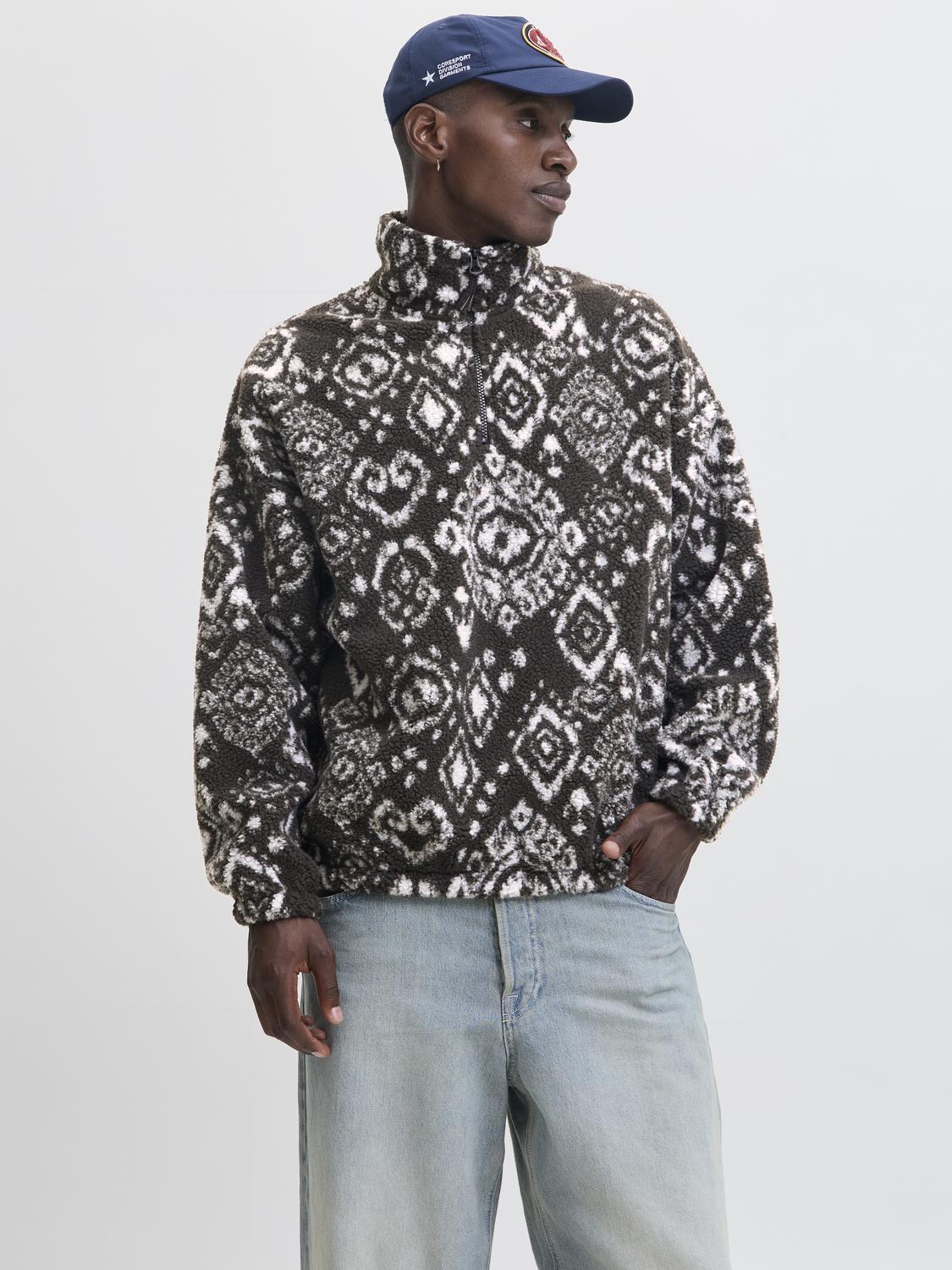 model_shot-front