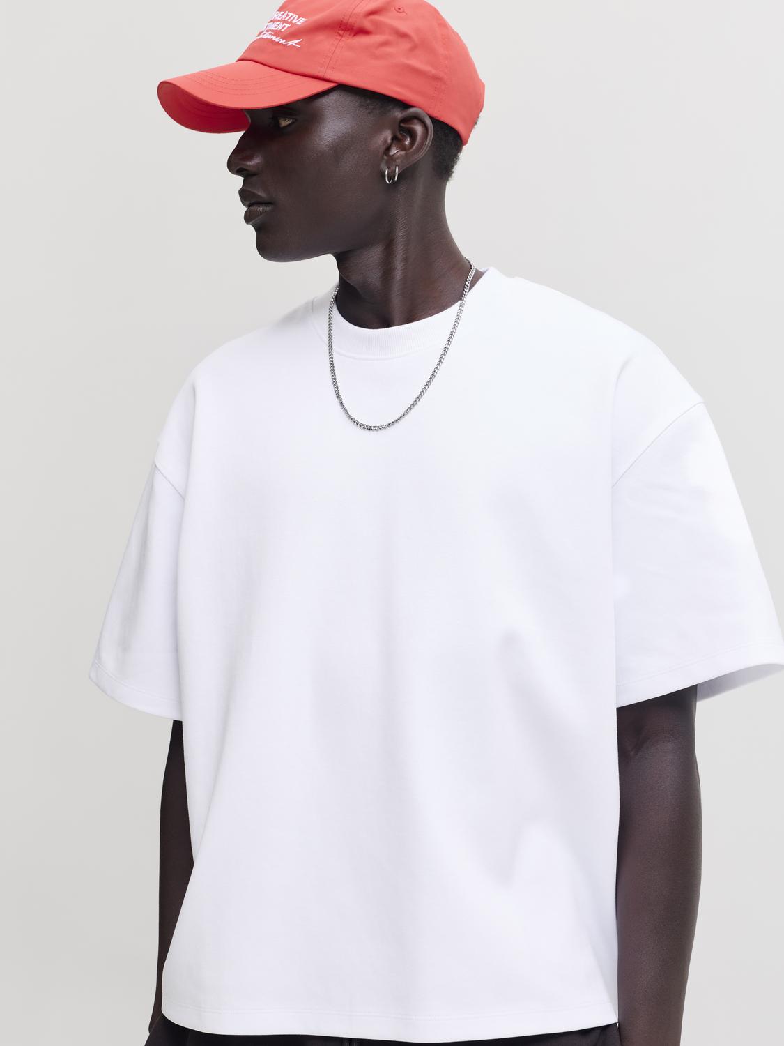 model_shot-creative