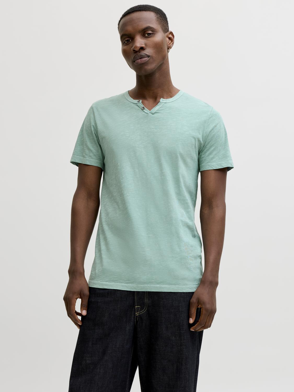 model_shot-front