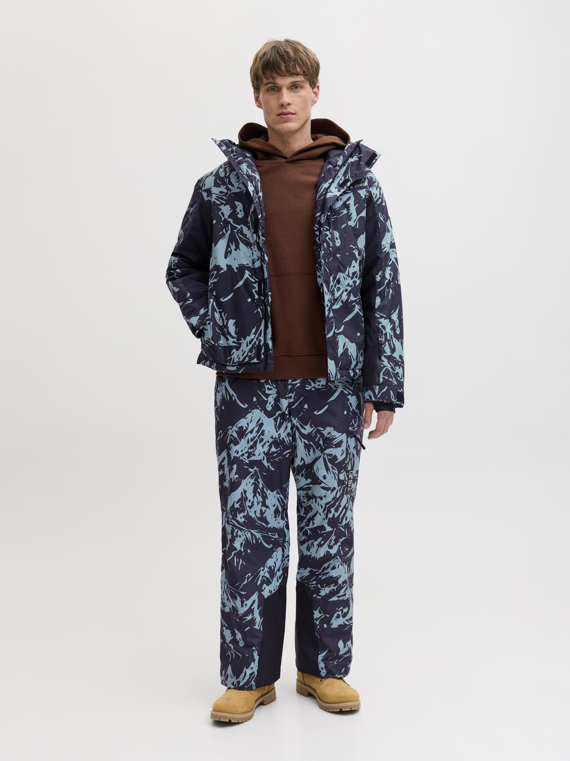 model_shot-front_full