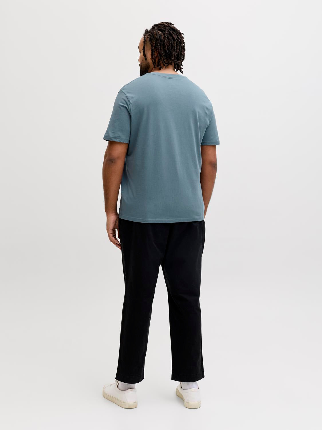 model_shot-back