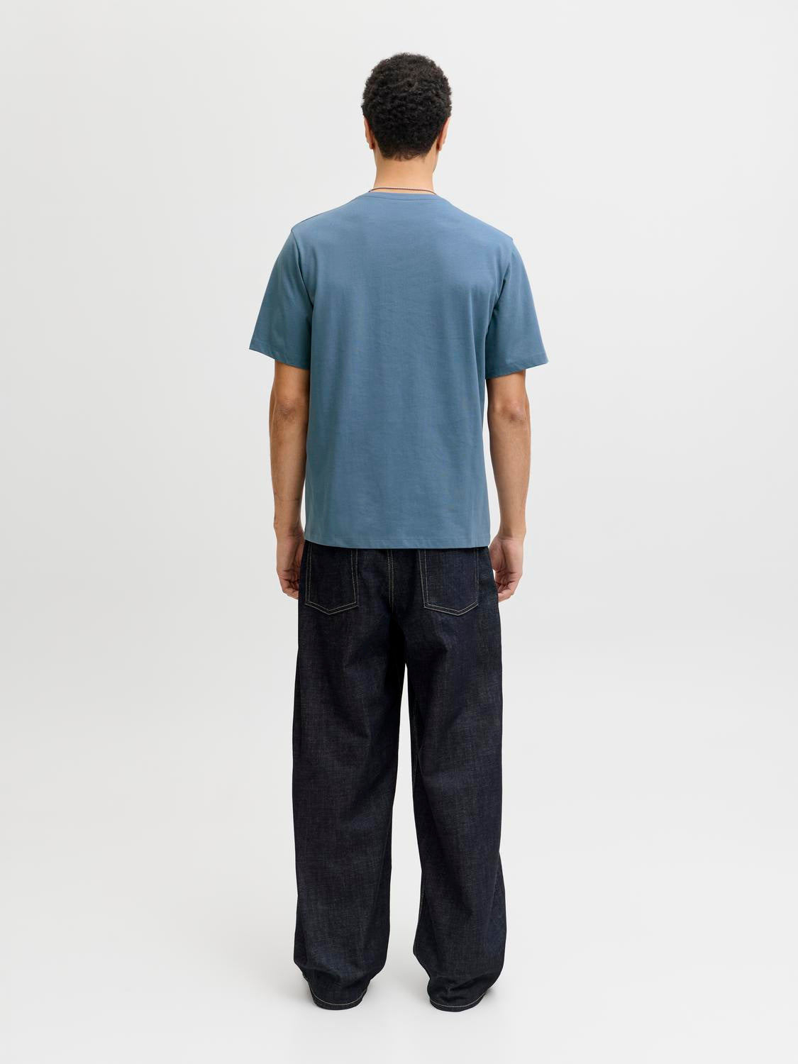 model_shot-back