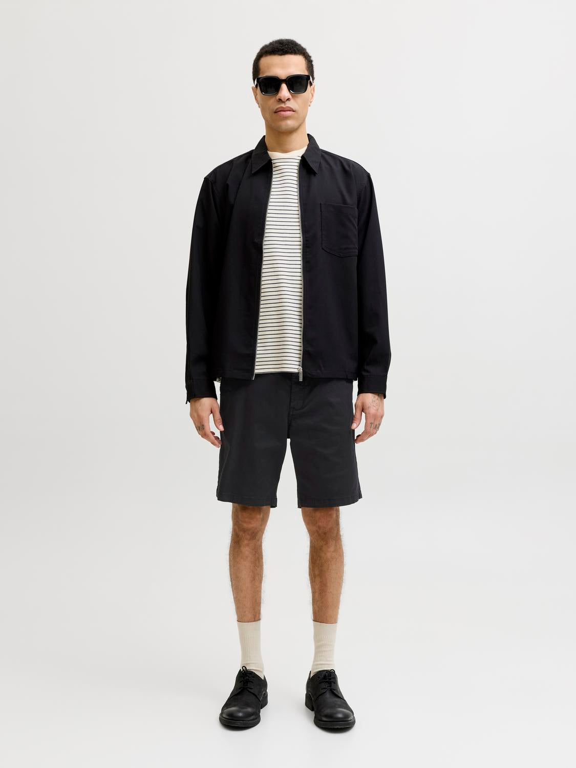 model_shot-front_full
